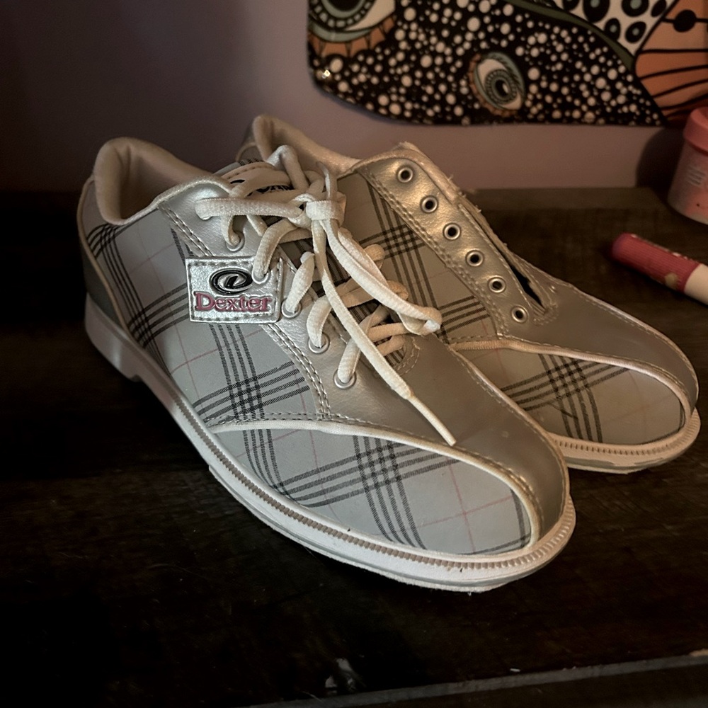 Dexter, gray, m6